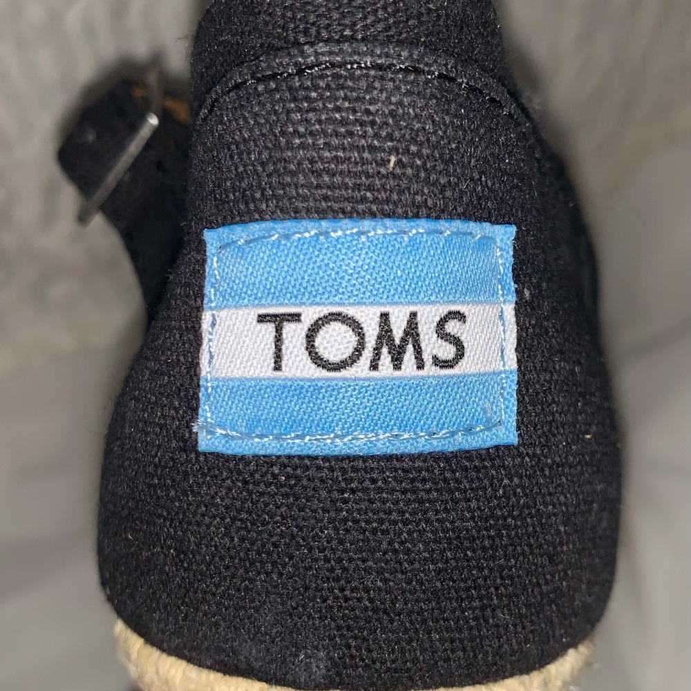 NWOT TOMS Black and Tan Wedge Sandals with Ankle Strap - Picture 4 of 5